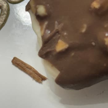 Algida Mini Magnum İçinden Tahta Parçası Çıktı Güvenlik Riski