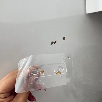 A101 Papia Asmalı Havlu Yapışkanı Dolabımı Zedeledi
