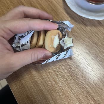 Biscolata Ürününde Çikolata Dağılmış Ve Ambalaj Sızıntılı