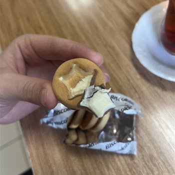 Biscolata Ürününde Çikolata Dağılmış Ve Ambalaj Sızıntılı