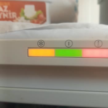 Altus Derin Dondurucuda Sürekli Uyarı Işıkları Ve Soğutmama Alarmı