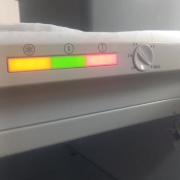 Altus Derin Dondurucuda Sürekli Uyarı Işıkları Ve Soğutmama Alarmı