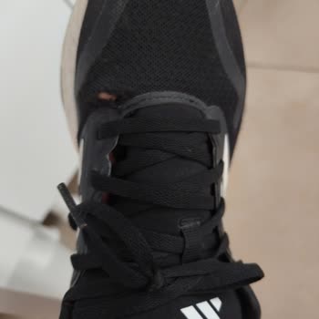 Bağcık Kısmında Delik Açan Adidas Koşu Ayakkabısı İçin Garanti Reddi