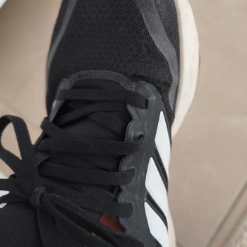 Bağcık Kısmında Delik Açan Adidas Koşu Ayakkabısı İçin Garanti Reddi
