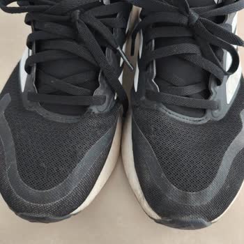 Bağcık Kısmında Delik Açan Adidas Koşu Ayakkabısı İçin Garanti Reddi