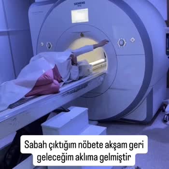 Radyoloji Personelinin MR Cihazı Üzerindeki Sosyal Medya Şakası Etik Dışı