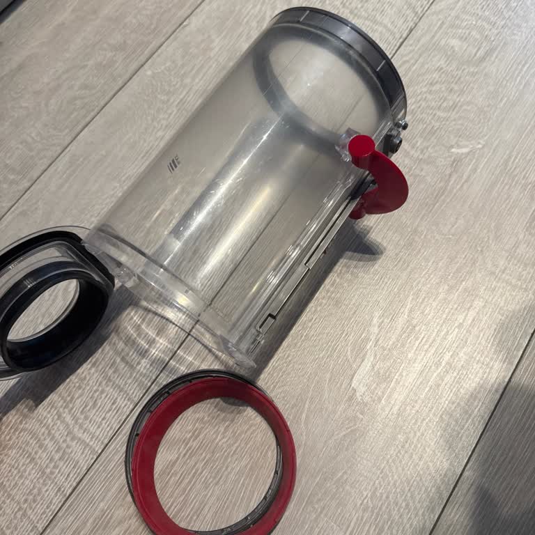 Dyson V15 Toz Haznesi Kırmızı Contasının Kendiliğinden Çıkması Ve Ücretli Tamir Talebi