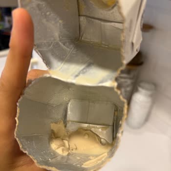 Son Kullanma Tarihi Geçmemiş Sütte Pütür Parçalar Ve Beyaz Kalıntılar