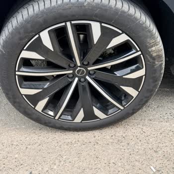 Sıfır Volvo XC60'da Şanzıman Arızası Ve Lastik Hasarı, İkame Araç Sağlanamıyor