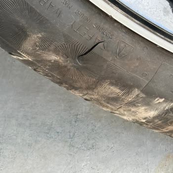 Sıfır Volvo XC60'da Şanzıman Arızası Ve Lastik Hasarı, İkame Araç Sağlanamıyor