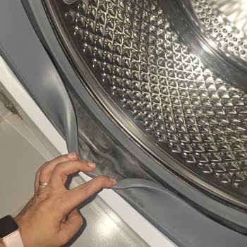 Garanti Kapsamındaki Beko Çamaşır Makinesinde Renk Solması Ve Koku Sorunu Çözülmedi