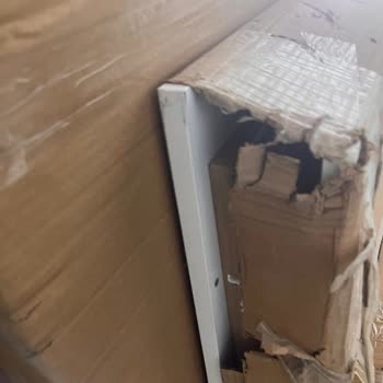 Horoz Lojistik’ten Gelen Özel Dolap Ağır Hasar Görmüş, Yeniden Değişim Veya İade Talebi