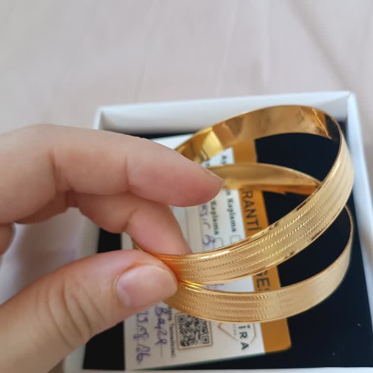 Instagram’da Görüntülenen Bilezikler Yerine Kalitesiz Ürün Gönderildi Ve Satıcıya Ulaşılamıyor