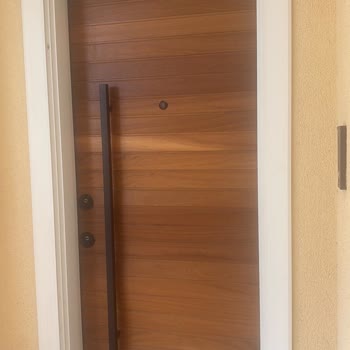 Kilitli Kapı Ve Yanıtsız Servis, N**** Ticaret Ve Sur Çelik Kapı’dan Değişim Talebi