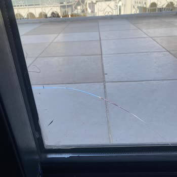 Balıkesir Edremitte Ege Pen Deceuninck Firmasının Kırılan Balkon Camı Garanti Kapsamında Değişim