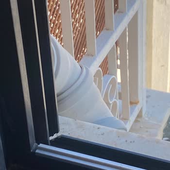 Balıkesir Edremitte Ege Pen Deceuninck Firmasının Kırılan Balkon Camı Garanti Kapsamında Değişim