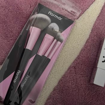Flormar'dan Renk Hatası: Pembe Olmalı Fırça Seti Gümüş Geldi Ve Değişim İstiyorum