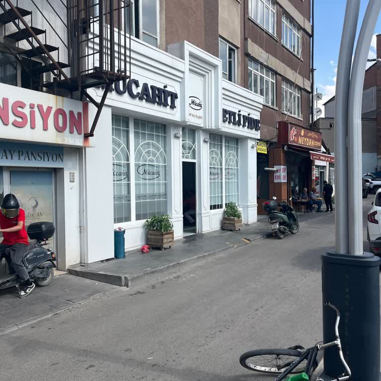 Mücahit Etli Pide Salonu Uzun Bekleme, Soğuk Yemek Ve Hijyen Sorunları İçin Açıklama Talebi