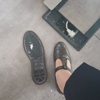 Ayakkabı Tabanı 3 Ayda Tamamen Koptu, Şirket Yanıt Vermedi