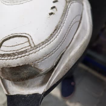 Nike Ayakkabısındaki Üretim Hatası Ve Yetersiz Mağaza İncelemesi