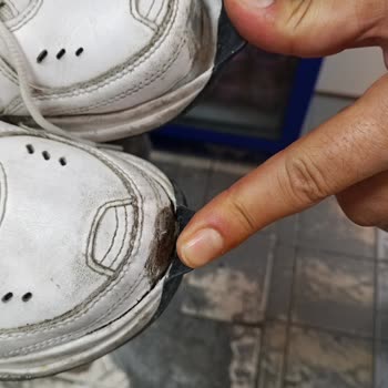 Nike Ayakkabısındaki Üretim Hatası Ve Yetersiz Mağaza İncelemesi