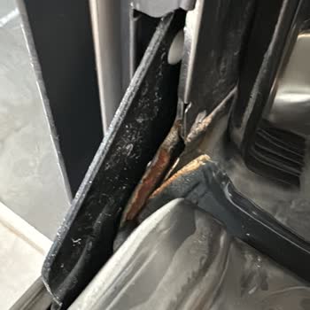 LG Bulaşık Makinesinde Hızlı Paslanma Ve Dış Kapak Soyulması Ücretsiz Değişim Talebi