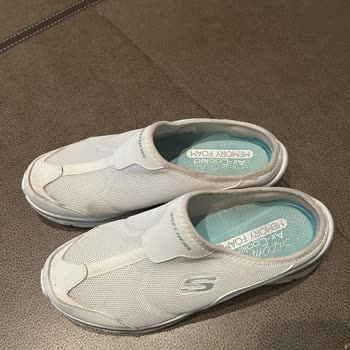 Skechers Kapalı Terlikte Alerjik Yanma Ve Kızarıklık Değişim Talebi