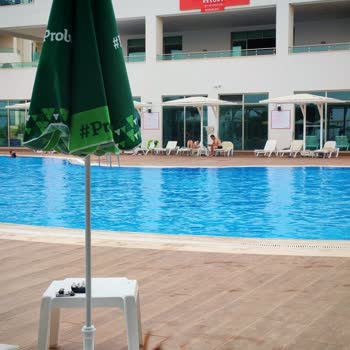 Arıların Yiyecekleri Kaplaması Ve Sağlık Riski Nedeniyle Otel İptali Ve İade Talebi