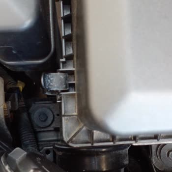 Kamer Oto Hyundai'de Yıllık Bakım Sonrası Hava Filtresi Kapağı Kırılması Ve Sorumluluk Reddi