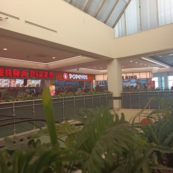 Karun AVM'de Migros Temizlik Personelinin Saygısız Tavrı Müşteriyi Rahatsız Etti