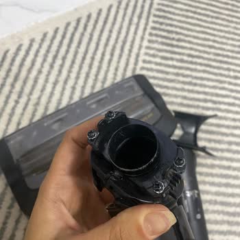 Philips Aquaplus 8000 Dikey Süpürge Başlık Bağlantısının Plastik Kalitesizliği Nedeniyle Kırılması Ve Tasarım Hatası