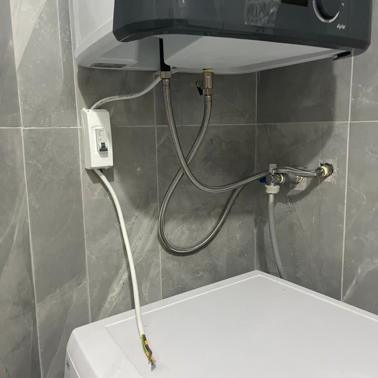 Yeni Termosifonun Elektriği Bağlanmadı Ve Servis Teknisyeni Kaba Davrandı