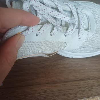 Ayakkabının Etiketleri Kısa Sürede Soyuldu, İade Ve Değişim Talebi