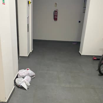 Teslimat Ücreti Alınırken Asansör Sorunu Nedeniyle Kapıya Getirilmeyen Sipariş