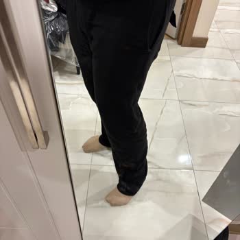 Derrame de Domestos en vehículo y ropa, solicito indemnización