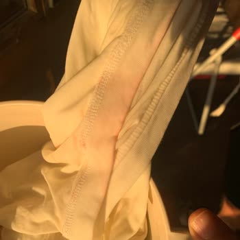 Domestos Blanqueador de Ropa Dañó Mi Camiseta, Solicito Compensación