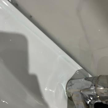 Decoloración en grifería por limpiador Domestos, solicito solución