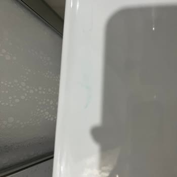 Decoloración en grifería por limpiador Domestos, solicito solución