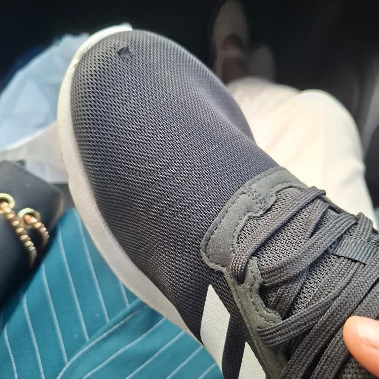 Az Kullanımlı Adidas Ayakkabısının Ürün Ayıplı Olması Ve Garanti Reddi