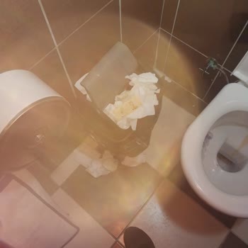 Gezegen Café’de Kadın Tuvaleti Hijyen Sorunu Ve Personelin Saygısız Davranışı