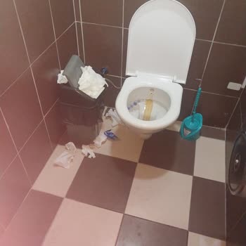 Gezegen Café’de Kadın Tuvaleti Hijyen Sorunu Ve Personelin Saygısız Davranışı