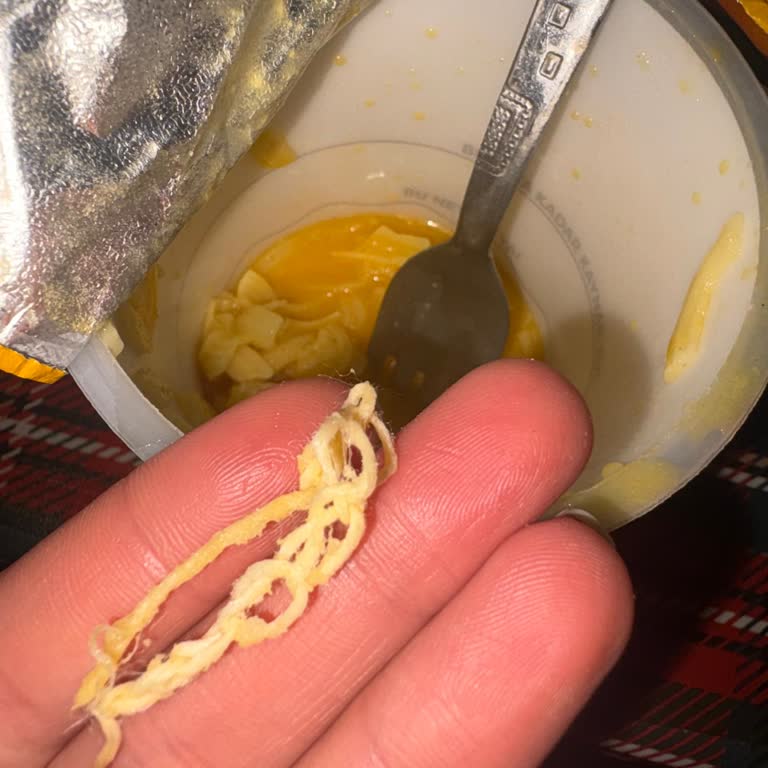 Encuentro un Hilo en el Paquete de Knorr Mac & Cheese, Pido Reembolso