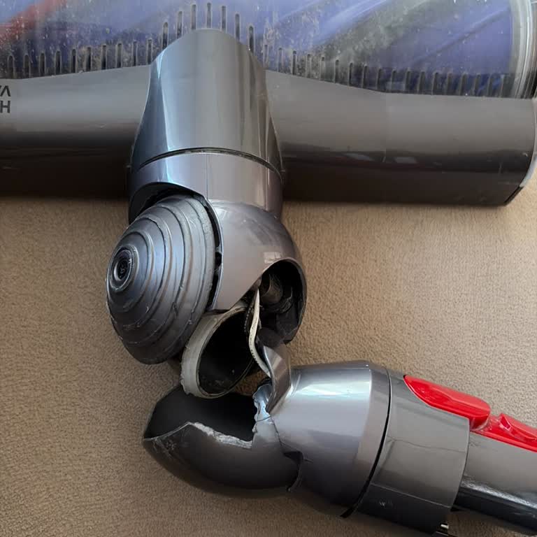 Dyson Dik Süpürge Başlığı Kırıldı, Garanti Kapsamı Reddiyle Mağdur Oldum