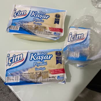 İçim Kaşar Peynirinde Plastik Tadında Ve Benzin Kokulu Ürün