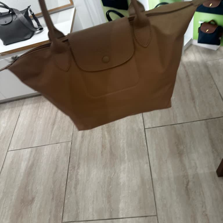 Longchamp Mağazasındaki Gergin Ve Saygısız Çalışan Davranışı