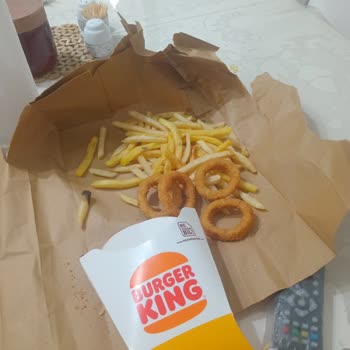 Burger King Mega Boy Patateslerde Az Miktar Ve Yanmış Parça