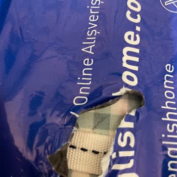 English Home Nevresim Takımı Kirli Ve Yırtık Pakette Geldi, Geri Dönüş Yok