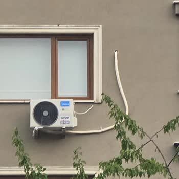 Midea Klima Montajı Sonrası Dış Cephede Sarkık Borular Ve Servis Cevapsızlığı