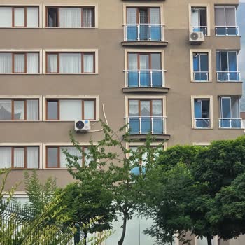 Midea Klima Montajı Sonrası Dış Cephede Sarkık Borular Ve Servis Cevapsızlığı