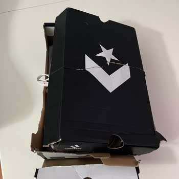Converse Paketi Yırtılmış, Ayakkabı Kutu İçinde Düzgün Durmuyor